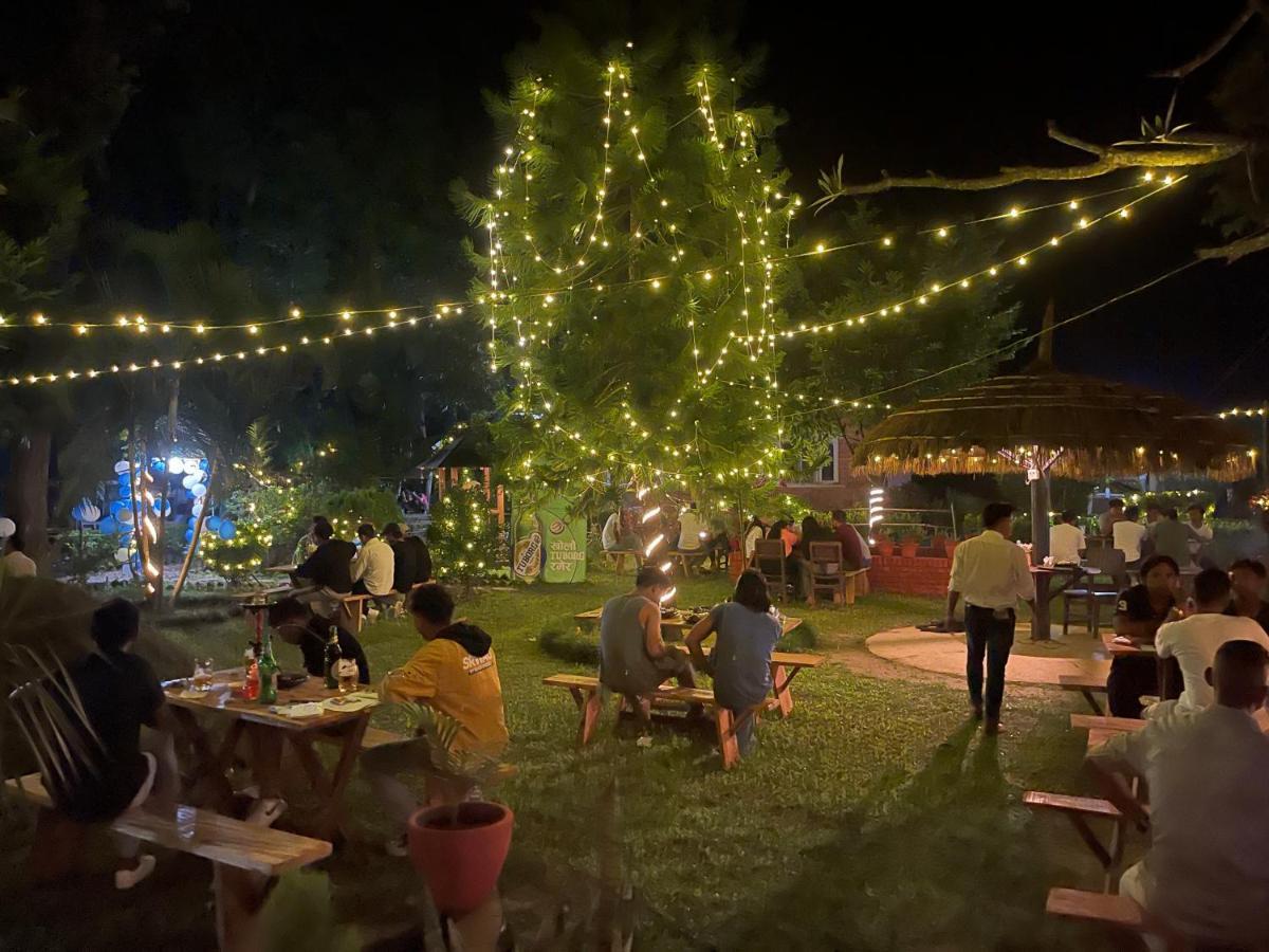 Hotel Tharu Garden, Sauraha Eksteriør bilde