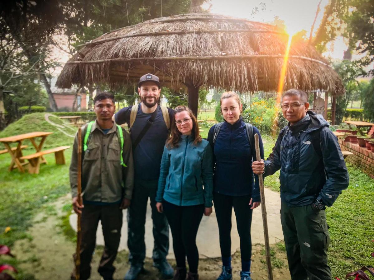 Hotel Tharu Garden, Sauraha Eksteriør bilde
