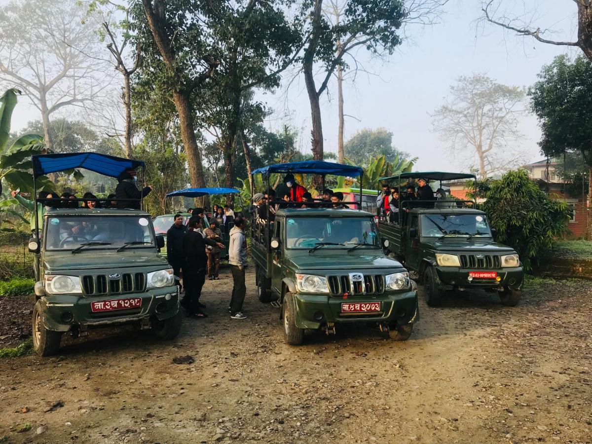 Hotel Tharu Garden, Sauraha Eksteriør bilde