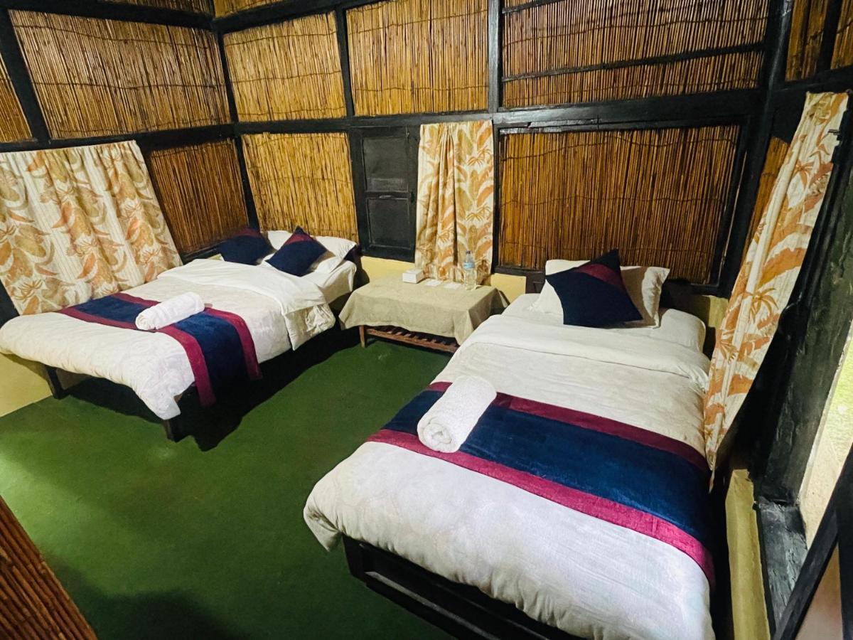 Hotel Tharu Garden, Sauraha Eksteriør bilde