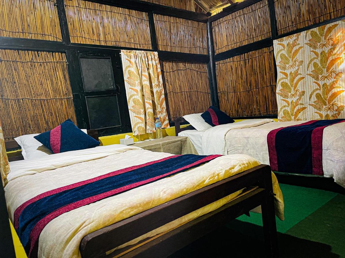 Hotel Tharu Garden, Sauraha Eksteriør bilde