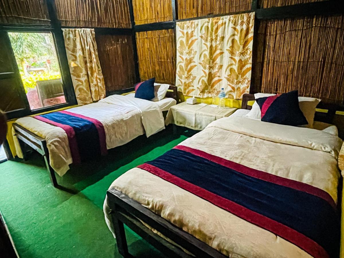 Hotel Tharu Garden, Sauraha Eksteriør bilde