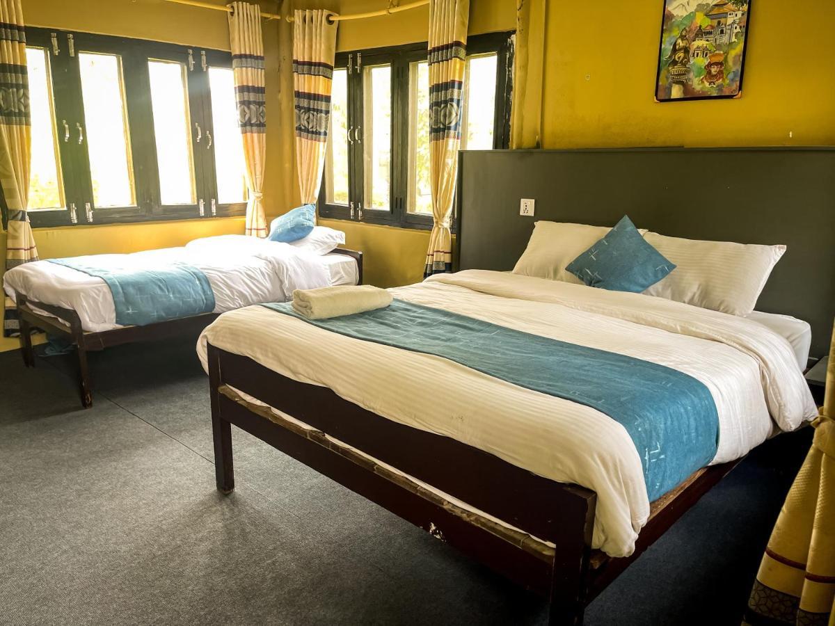 Hotel Tharu Garden, Sauraha Eksteriør bilde