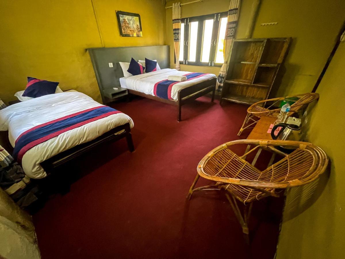 Hotel Tharu Garden, Sauraha Eksteriør bilde