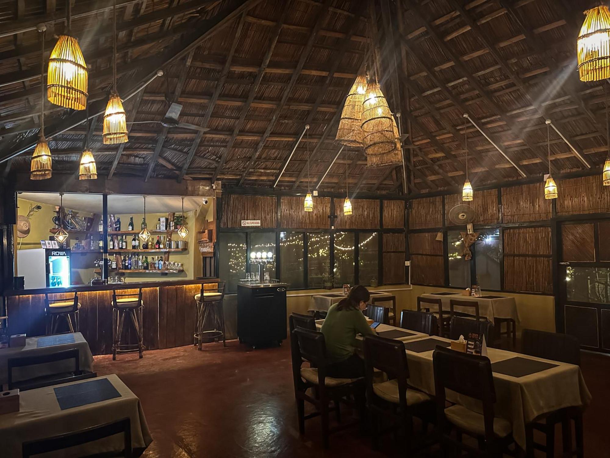 Hotel Tharu Garden, Sauraha Eksteriør bilde