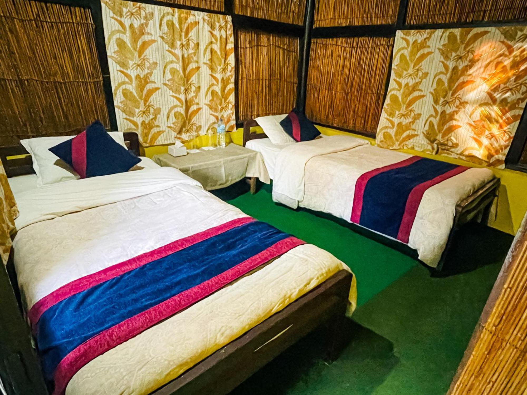 Hotel Tharu Garden, Sauraha Rom bilde
