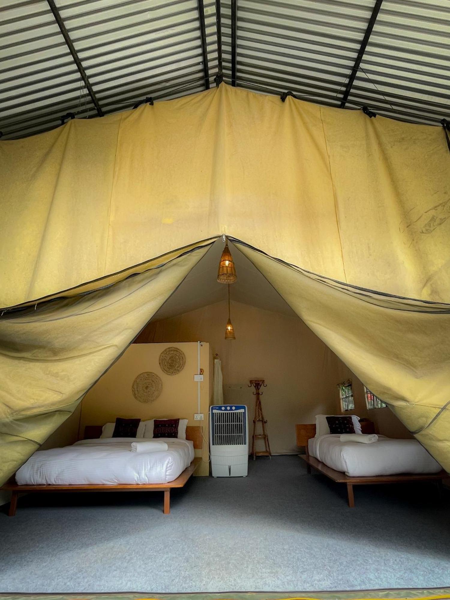 Hotel Tharu Garden, Sauraha Eksteriør bilde