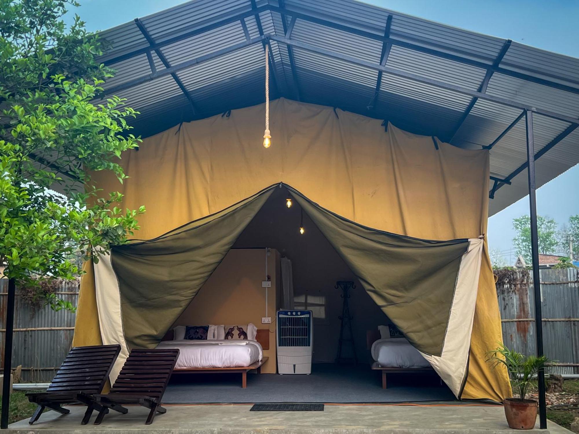 Hotel Tharu Garden, Sauraha Eksteriør bilde